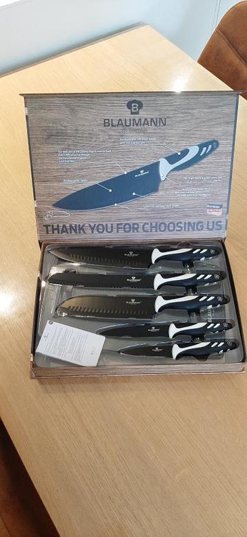 Messenset met snijplank nieuw beschikbaar voor biedingen