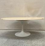 Ovalen tulip tafeltje met marmeren blad, Enlèvement ou Envoi, Comme neuf