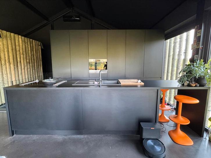 Keuken met keukeneiland en toestellen, Huis en Inrichting, Keuken | Complete keukens, Gebruikt, Overige typen, Zwart, Greeploos