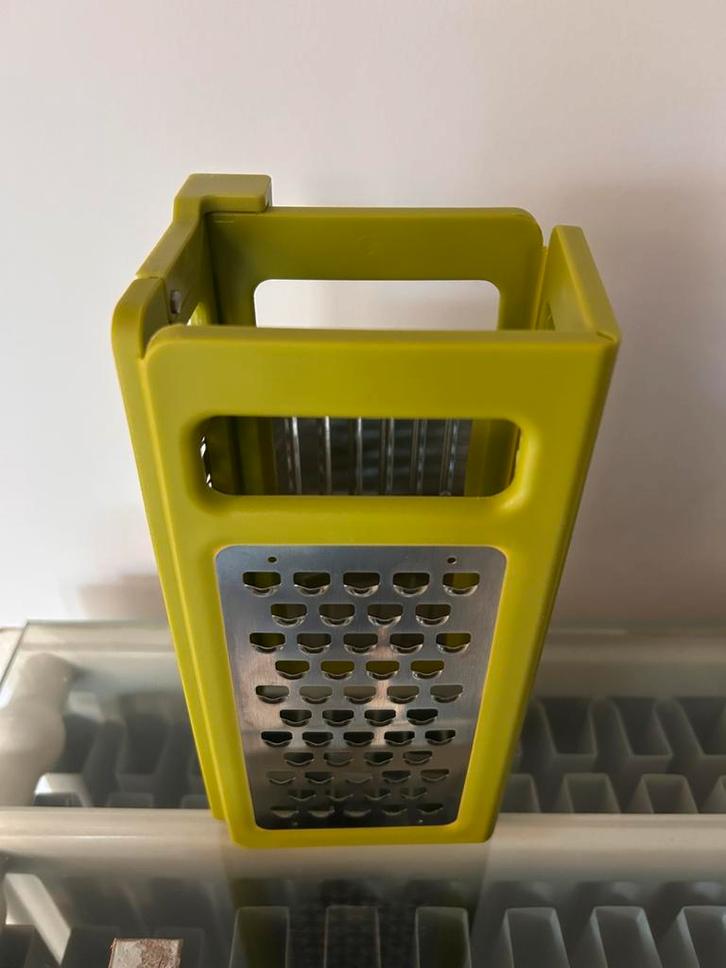 Râpe multifonctions marque Joseph Joseph H19cm NEW, Maison & Meubles, Cuisine | Couverts, Neuf, Enlèvement