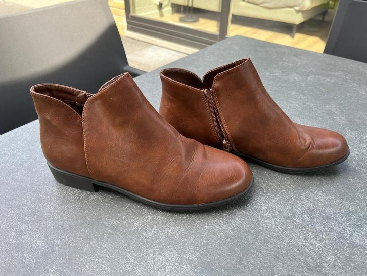 Leuke bruine korte laarsjes, Kleding | Dames, Schoenen, Zo goed als nieuw, Lage of Enkellaarzen, Bruin, Ophalen of Verzenden