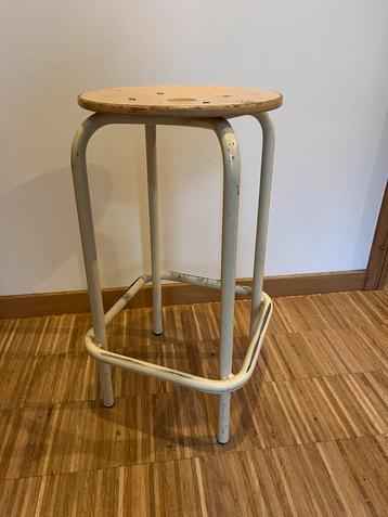 Stevige schoolkrukken beschikbaar voor biedingen