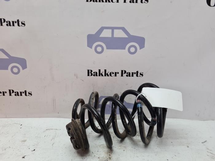 Schroefveer achter van een Nissan Qashqai, Auto-onderdelen, Ophanging en Onderstel, Nissan, Gebruikt, 3 maanden garantie