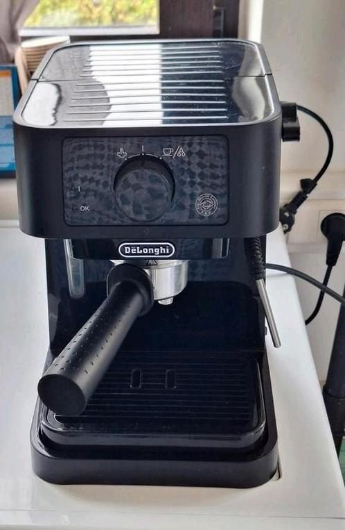 Delonghi koffiemachine met water/melkmondstuk Perfecte staat, Elektronische apparatuur, Koffiezetapparaten, Zo goed als nieuw