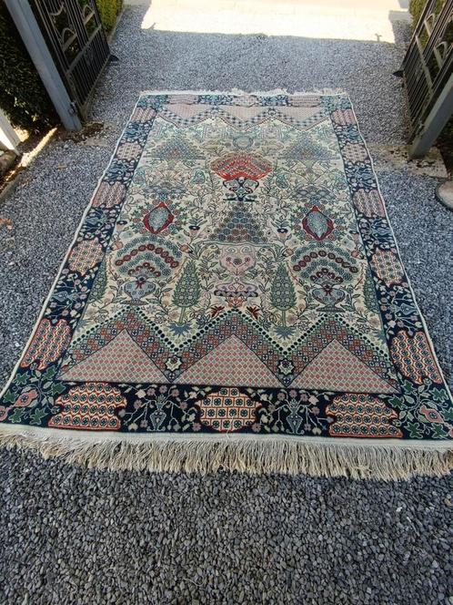 Lot de deux tapis , fond bleu et fond rouge 2 x 3 m, Maison & Meubles, Ameublement | Tapis & Moquettes, Utilisé, Beige, Bleu, Rouge