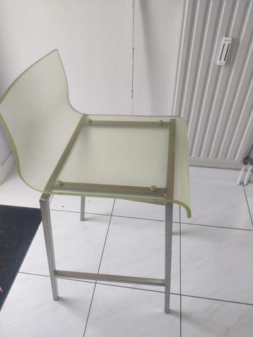 2 krukken 74cm beschikbaar voor biedingen