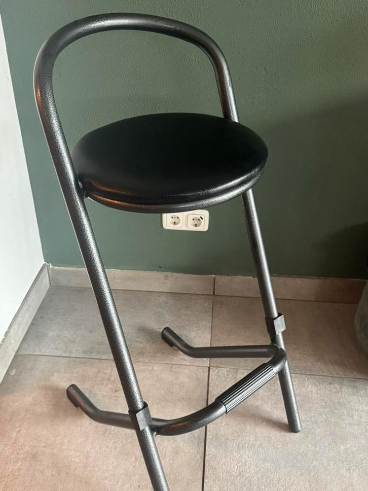 Zwarte Riga Barkruk met Rond Rugleuning en Voetsteun. 21stuk, Huis en Inrichting, Barkrukken, Zo goed als nieuw, Leer, Met voetsteun