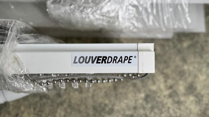 NIEUW - Louverdrape lamellen wit, Huis en Inrichting, Stoffering | Gordijnen en Lamellen, Zo goed als nieuw, 150 tot 200 cm, 100 tot 150 cm