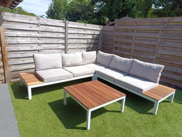 Robuuste lounge 2,5m x 2,5m beschikbaar voor biedingen