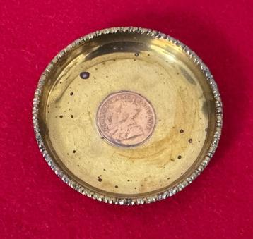 Kleine koperen plaat met Indiase munt 1912 beschikbaar voor biedingen