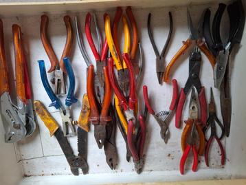 GEREEDSCHAP te koop. beschikbaar voor biedingen