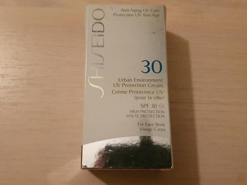 shiseido uv-beschermende crème voor de stad spf 30, Handtassen en Accessoires, Uiterlijk | Lichaamsverzorging, Nieuw, Zonnebrand of After Sun