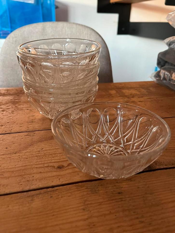 Lot de 6 petits bols vintage en verre pressé – très bon état, Maison & Meubles, Cuisine | Vaisselle, Verre, Enlèvement