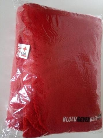 Rood Rode Kruis fleece deken (nieuw, nog in verpakking) beschikbaar voor biedingen