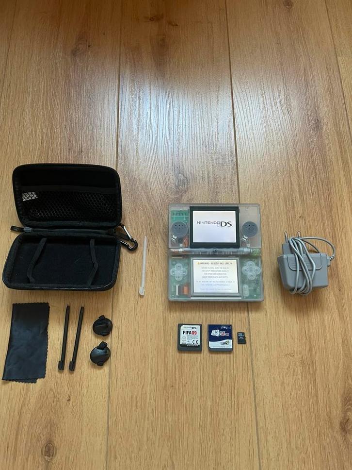 Nintendo ds lite Glow in the dark edition, Games en Spelcomputers, Spelcomputers | Nintendo DS, Zo goed als nieuw, DS Lite, Met games