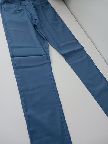Blauwe broek net als nieuw te koop.M 42 beschikbaar voor biedingen