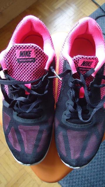 Sportschoenen Nike maat 40 beschikbaar voor biedingen