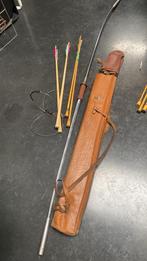 Ancien arc à flèches avec sa housse et 4 flèches, Sports & Fitness, Enlèvement ou Envoi, Flèches