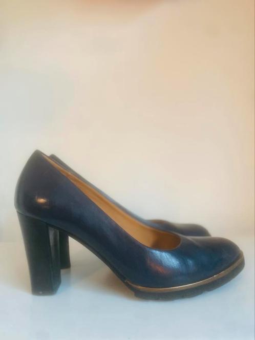 JHAY marineblauwe pumps (37,5), Kleding | Dames, Schoenen, Pumps, Ophalen of Verzenden