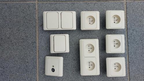 10x Niko prises et interrupteurs PR20 ivoire, Doe-het-zelf en Bouw, Elektriciteit en Kabels, Gebruikt, Overige typen, Ophalen