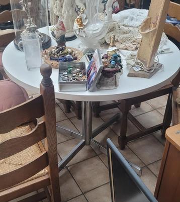 Keukentafel beschikbaar voor biedingen