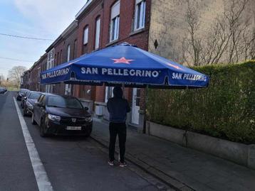 PARASOL JUMBO BLEU disponible aux enchères