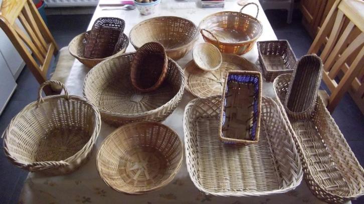 Rieten manden, groot en klein, Huis en Inrichting, Woonaccessoires | Schalen en Manden, Zo goed als nieuw, Mand, Ophalen of Verzenden