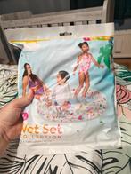 Piscine gonflable neuve, Collections