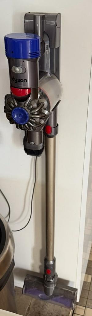 Dyson V8 Advanced stofzuiger beschikbaar voor biedingen