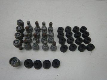 VW Crafter Amarok Wielbouten Set+ Slotbouten+ Kapjes WHT0019 beschikbaar voor biedingen