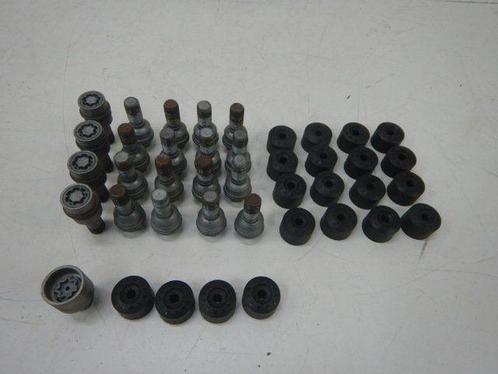 VW Crafter Amarok Wielbouten Set+ Slotbouten+ Kapjes WHT0019, Auto-onderdelen, Overige Auto-onderdelen, Gebruikt, Ophalen of Verzenden