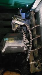 Boorinstallatie aanbouw Avant kniklader, Ophalen