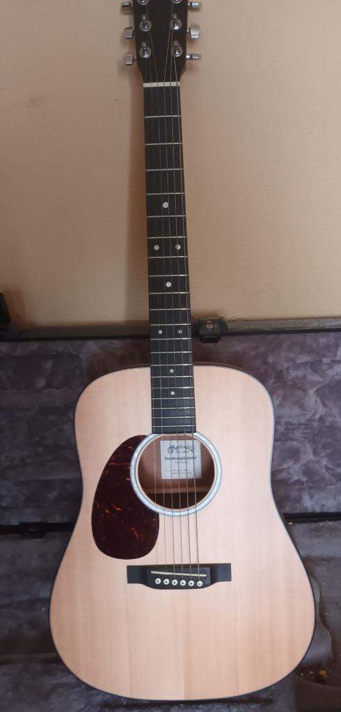 Linkshandige akoestische gitaar Martin Dreadnought Junior, Muziek en Instrumenten, Snaarinstrumenten | Gitaren | Akoestisch, Zo goed als nieuw