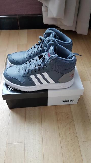 Chaussure ADIDAS neuve 38