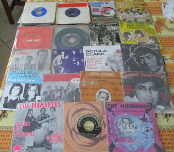 46 Oldies Vinyl Singles van de jaren 60 beschikbaar voor biedingen