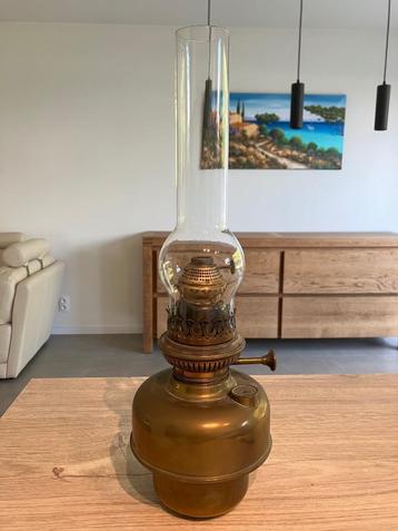 Majestueuze Belgische Olielamp van Lempereur en Bernard beschikbaar voor biedingen