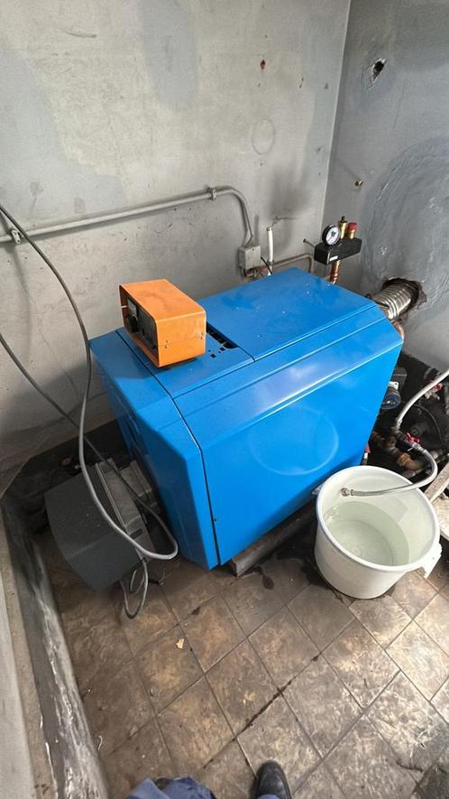 Mazoutketel logano met brander weishaupt, pomp & thermostaat, Doe-het-zelf en Bouw, Verwarming en Radiatoren, Gebruikt, Overige typen