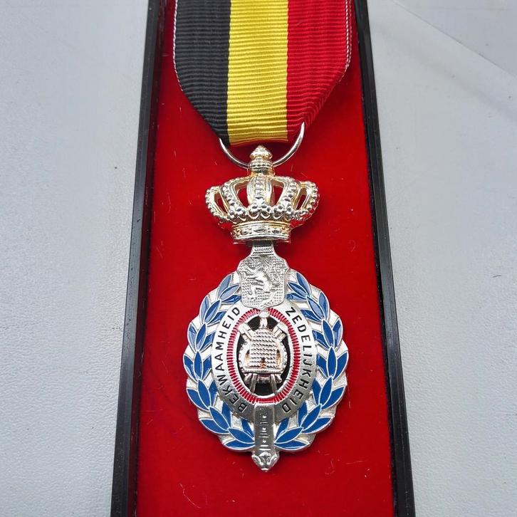 Vintage eremedaille in doosje., Verzamelen, Militaria | Tweede Wereldoorlog, Ophalen of Verzenden