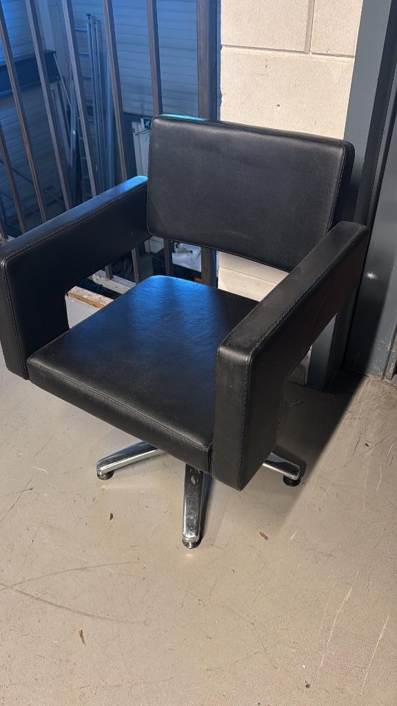 kapper stoel knipstoel zwart pomp vierkant kapsalon thuis, Huis en Inrichting, Woonaccessoires | Overige, Nieuw, Ophalen