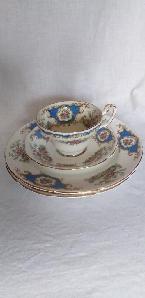 Foley porseleinen theekop, schotel en dessertborden, Antiek en Kunst, Antiek | Servies los, Ophalen