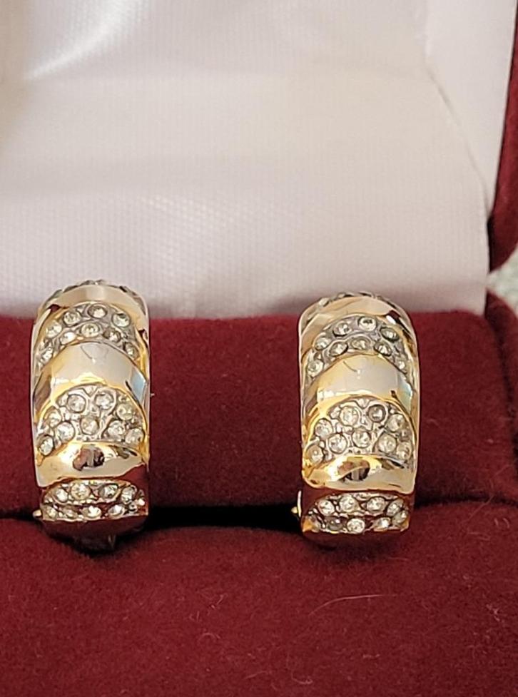 GOUDKLEURIGE OORBELLEN MET STRASS, Handtassen en Accessoires, Oorbellen, Zo goed als nieuw, Overige materialen, Goud, Met strass
