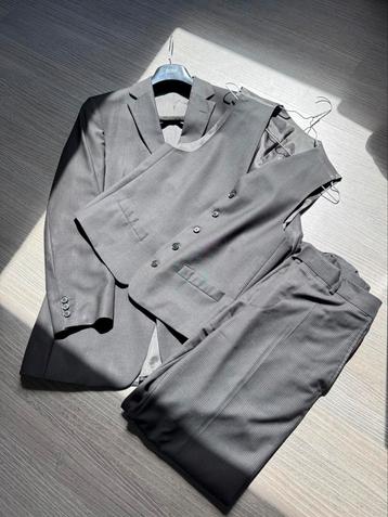 Hugo Boss driedelig kostuum beschikbaar voor biedingen