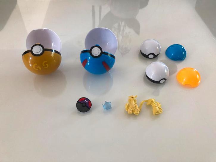 Pokemon ballen 7stuks + 7 accessoires, Verzamelen, Poppetjes en Figuurtjes, Zo goed als nieuw, Ophalen of Verzenden