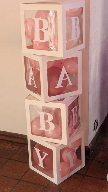 4 ballon boxen met BABY + ballonnen beschikbaar voor biedingen