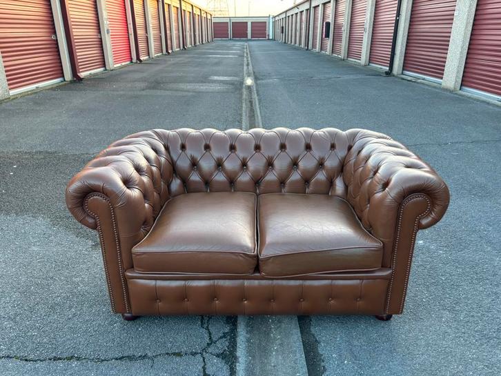 Chesterfield 2 places, Huis en Inrichting, Zetels | Zetels, Zo goed als nieuw, Rechte bank, Tweepersoons, 150 tot 200 cm, 75 tot 100 cm