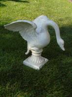 statue d une oie en fonte pat blanche sur socle ..., Jardin & Terrasse, Animal, Enlèvement ou Envoi, Métal, Neuf