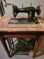 oud, op te maken naaimachine, Antiek en Kunst, Ophalen