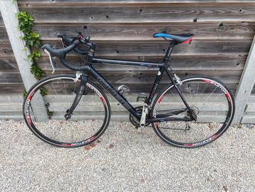Koersfiets cube pro serie beschikbaar voor biedingen