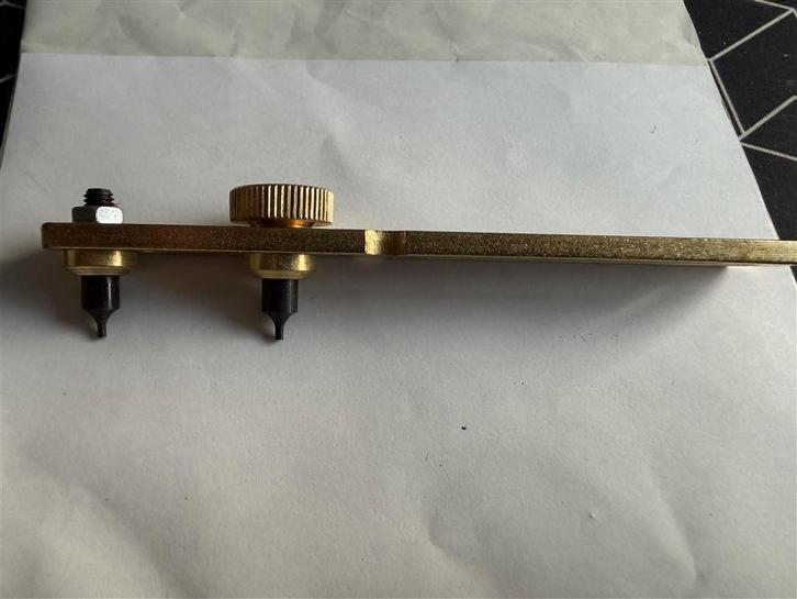 Verstelbare draai sleutel voor horloges!, Bijoux, Sacs & Beauté, Montres | Hommes, Neuf, Autres matériaux, Envoi