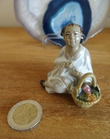 Genummerd miniatuur verzamelbeeldje Mudman, monnik. China beschikbaar voor biedingen